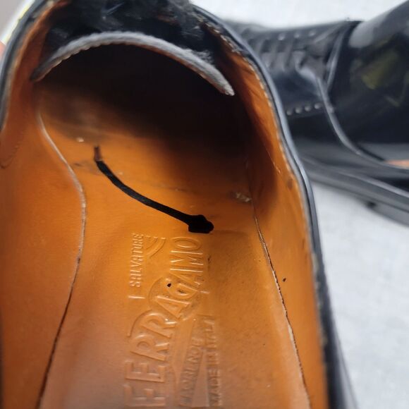 Vintage Salvatore Ferragamo Medallion Cap-Toe Oxford Shoes Black Leather 9.5 B